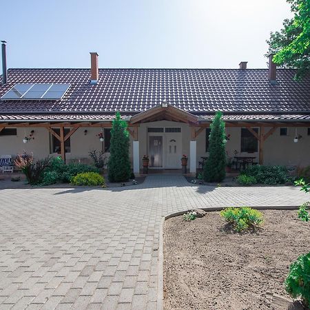 Toelgyfa Vendeghaz Hotel Kiskoros Buitenkant foto