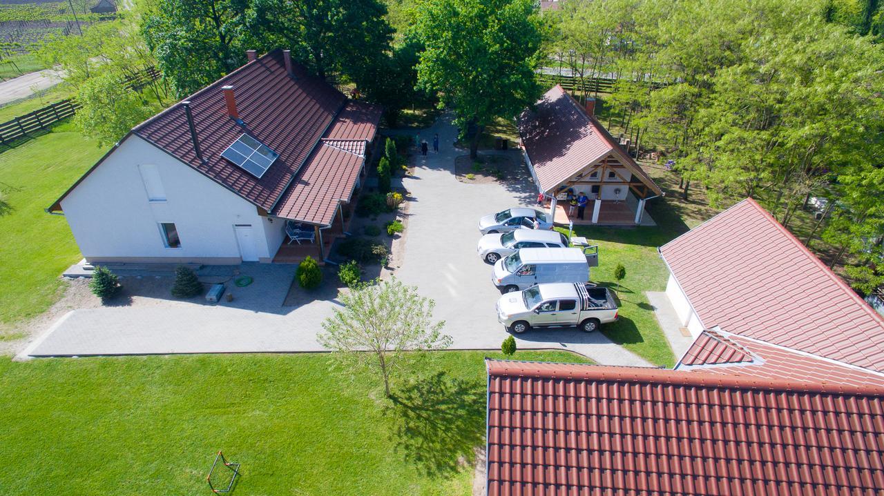 Toelgyfa Vendeghaz Hotel Kiskoros Buitenkant foto