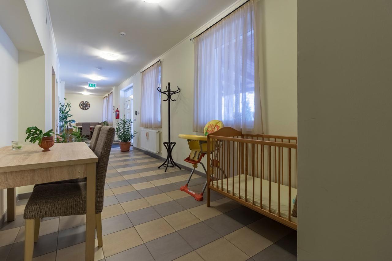 Toelgyfa Vendeghaz Hotel Kiskoros Buitenkant foto