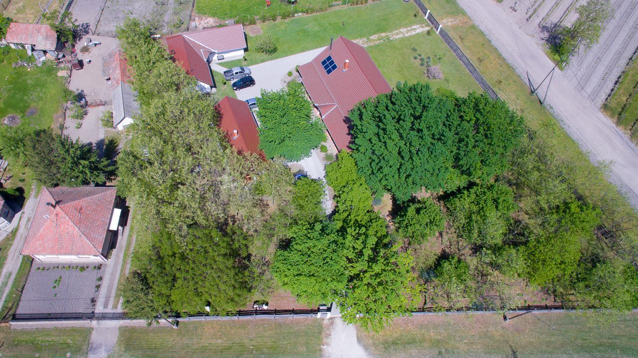 Toelgyfa Vendeghaz Hotel Kiskoros Buitenkant foto