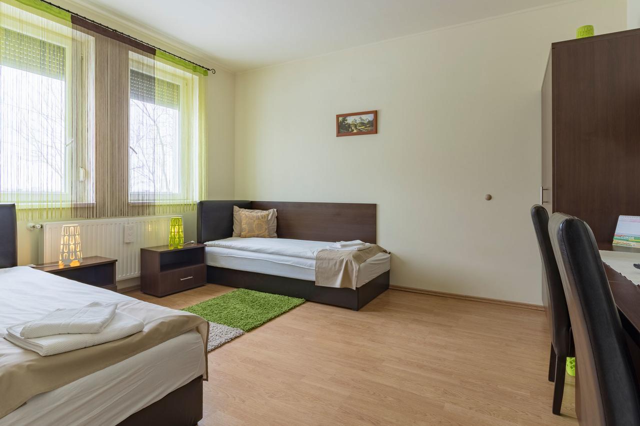 Toelgyfa Vendeghaz Hotel Kiskoros Buitenkant foto